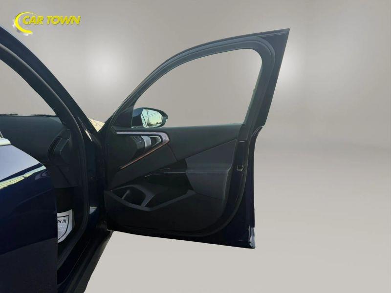 Vehicle photo 22
