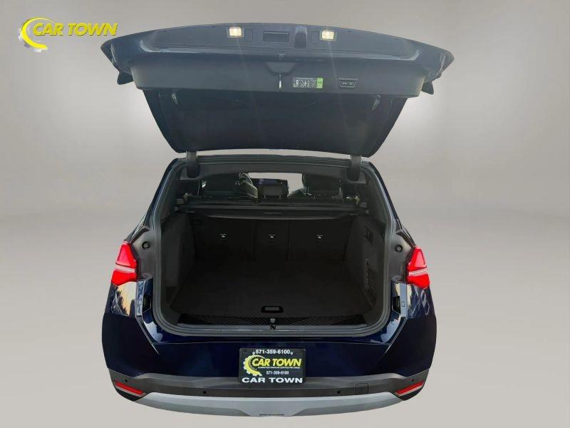 Vehicle photo 25