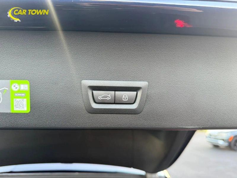 Vehicle photo 26