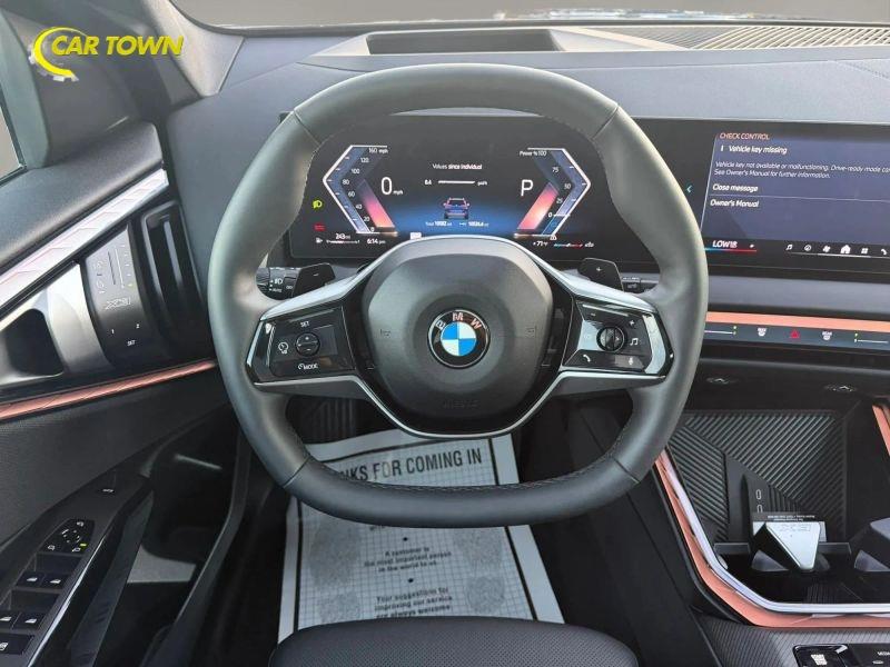 Vehicle photo 27