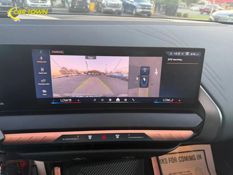 Vehicle photo 34