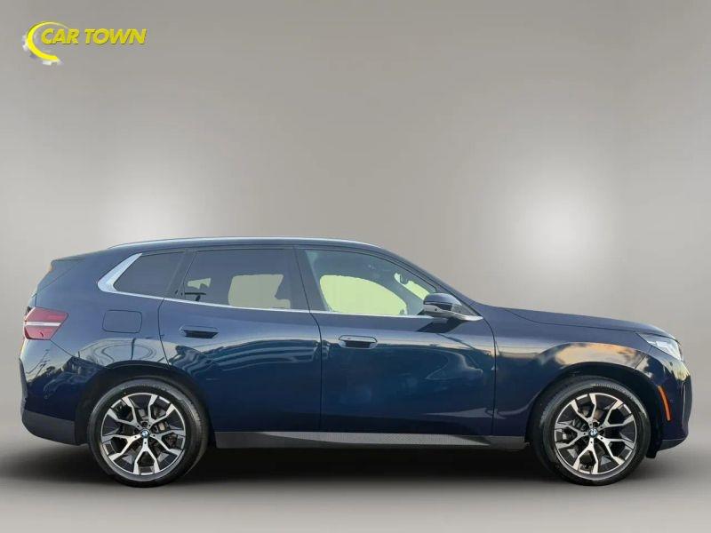 Vehicle photo 7