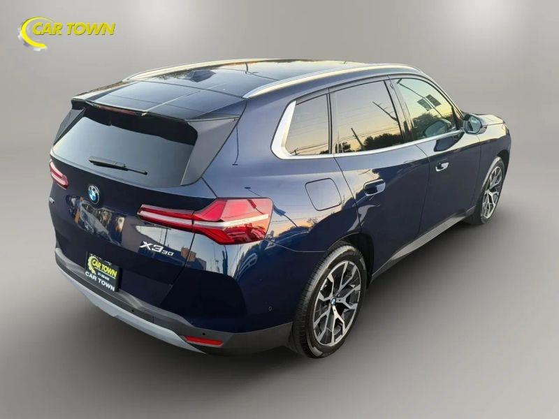 Vehicle photo 8