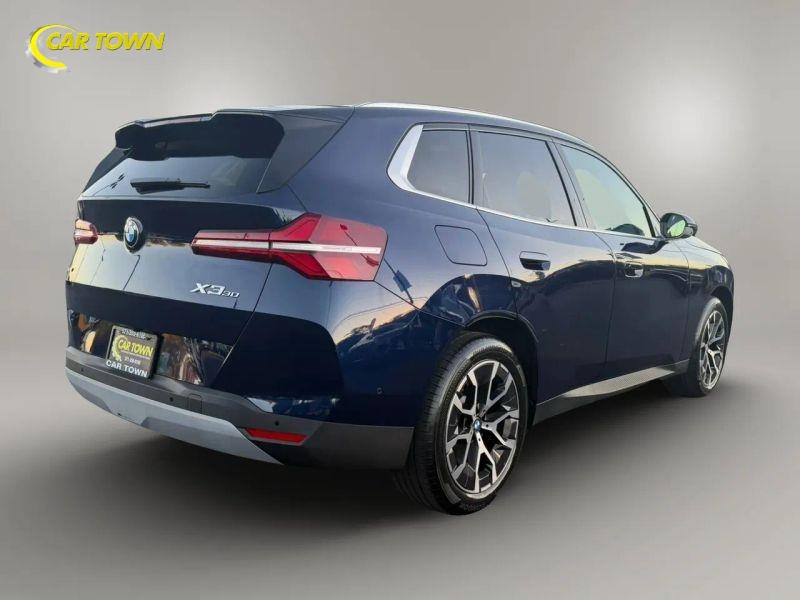 Vehicle photo 9