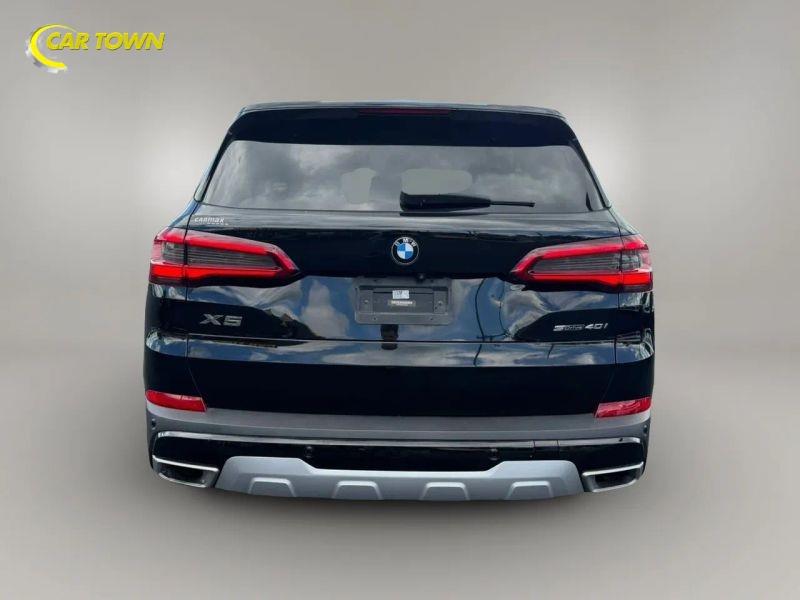 Vehicle photo 11