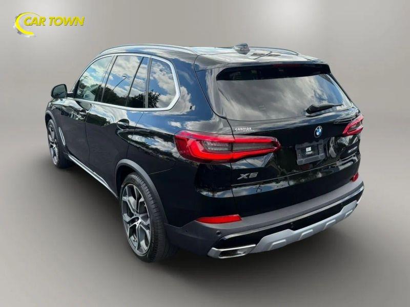 Vehicle photo 12