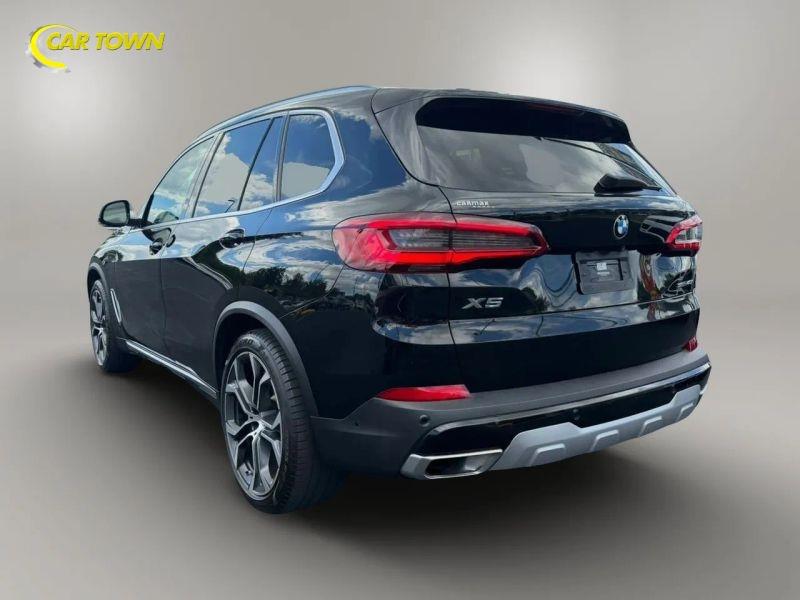 Vehicle photo 13