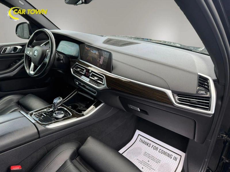 Vehicle photo 18