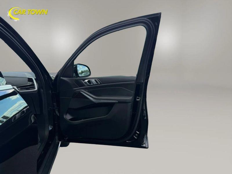 Vehicle photo 20