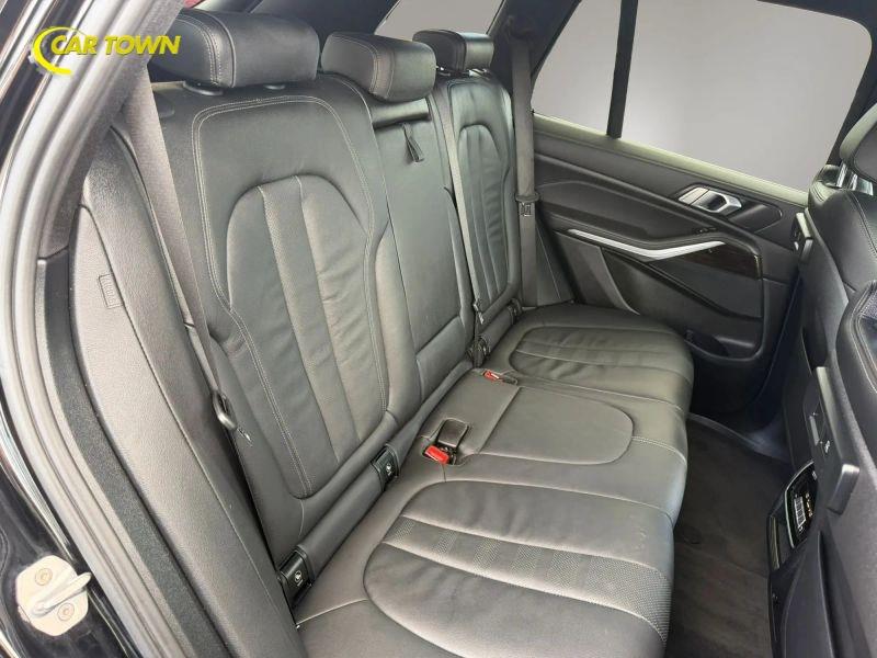 Vehicle photo 21