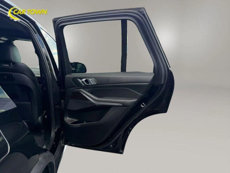 Vehicle photo 22