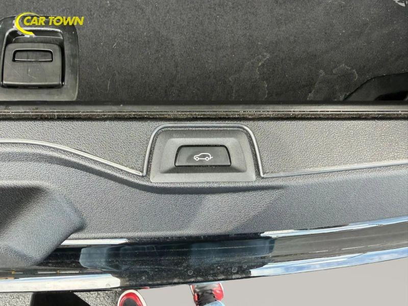 Vehicle photo 26