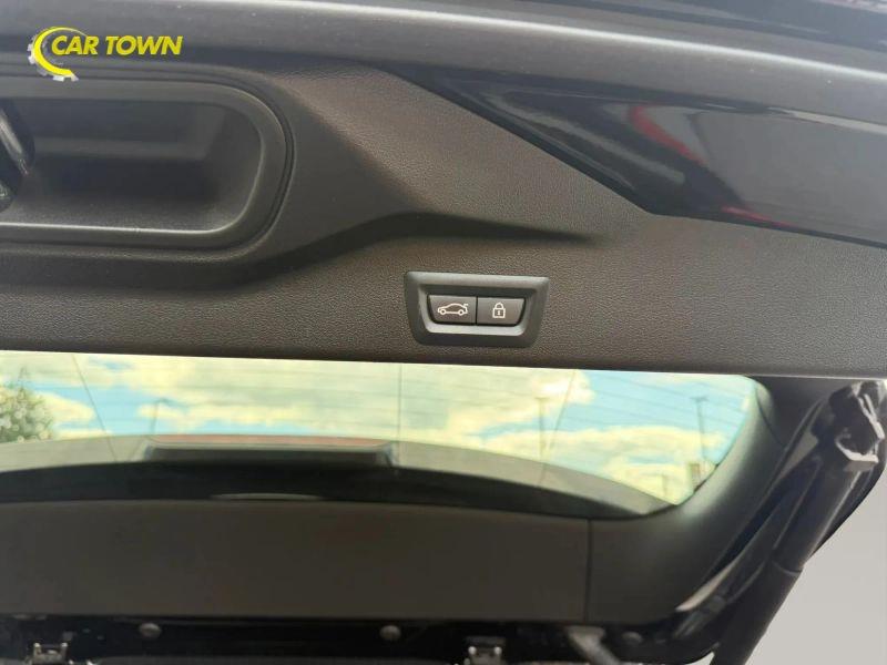 Vehicle photo 27