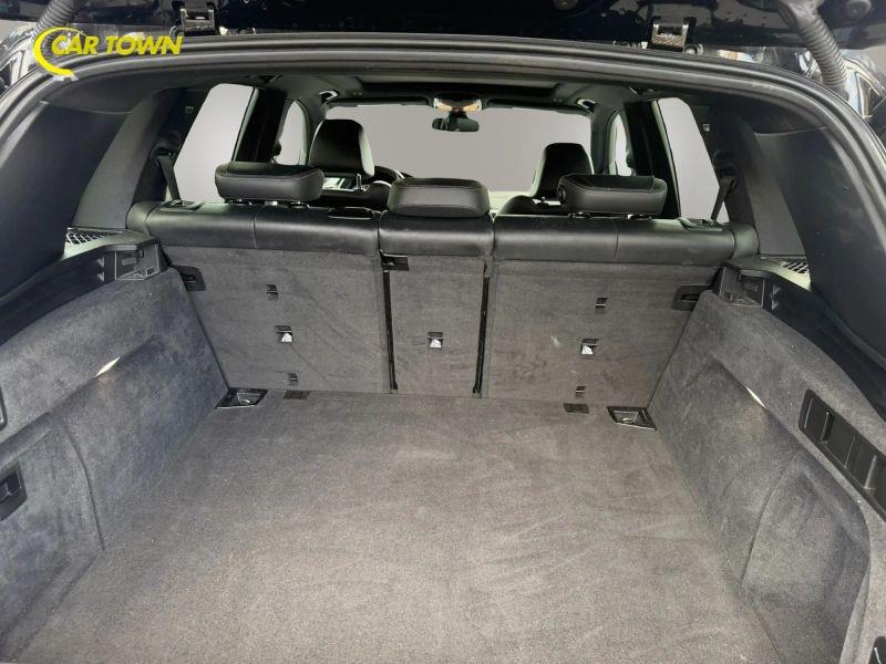 Vehicle photo 28