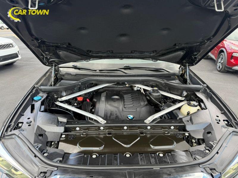 Vehicle photo 38