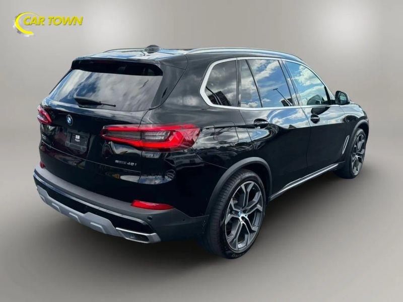 Vehicle photo 8