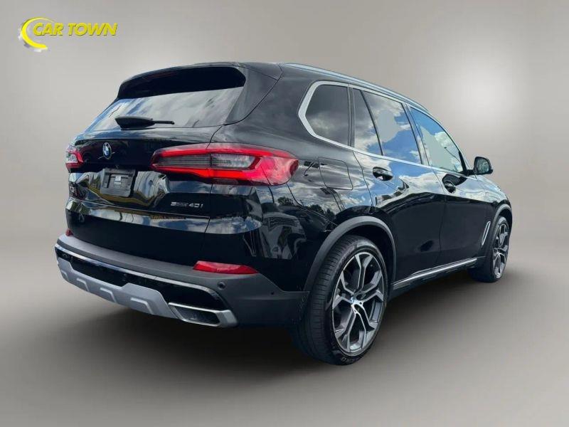 Vehicle photo 9