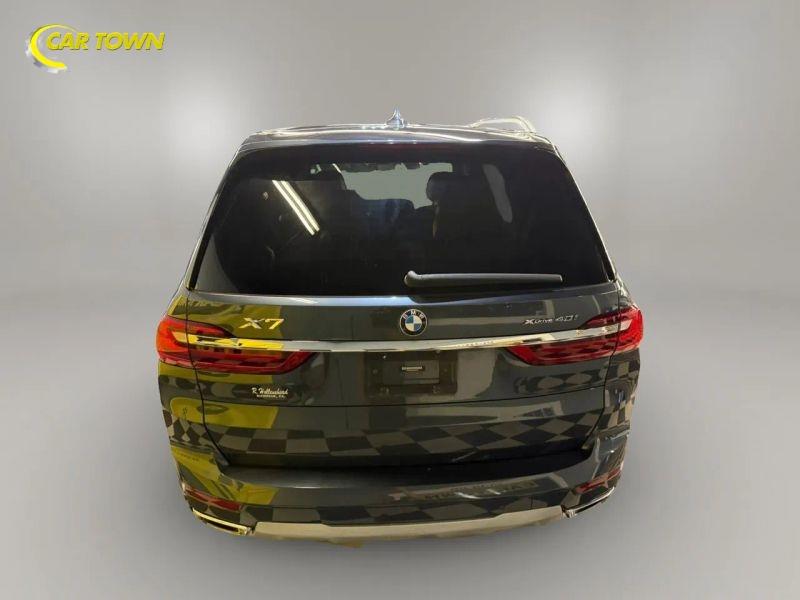 Vehicle photo 10