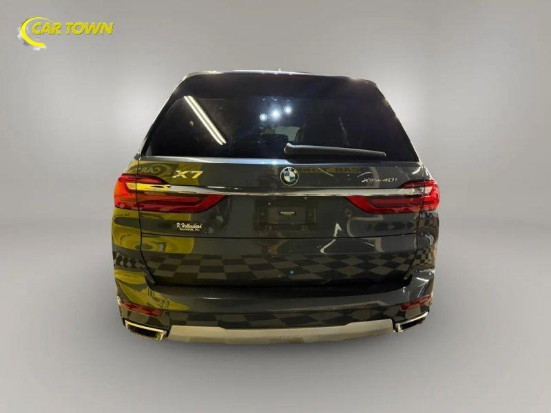 Vehicle photo 11