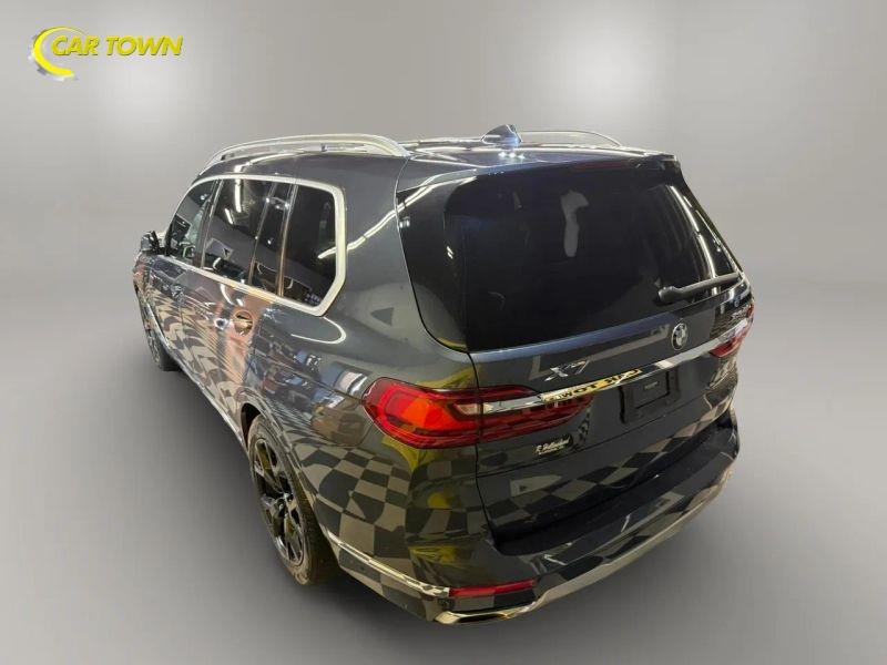 Vehicle photo 12