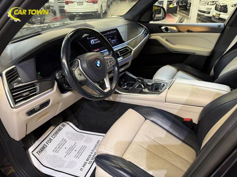 Vehicle photo 16