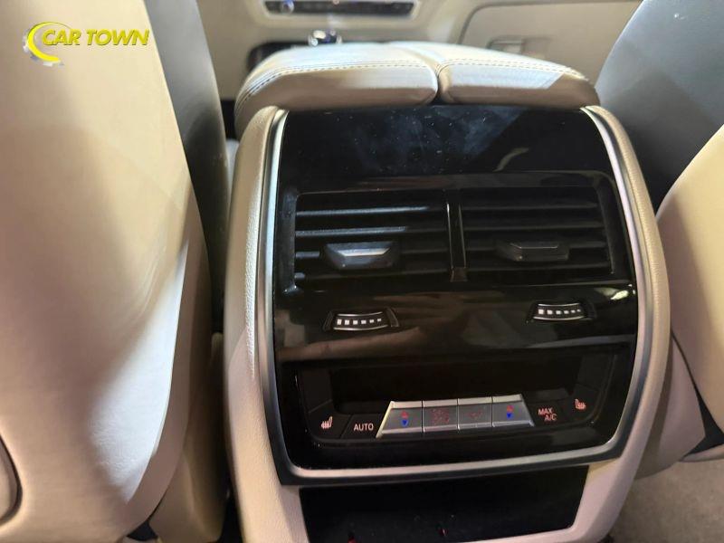 Vehicle photo 24