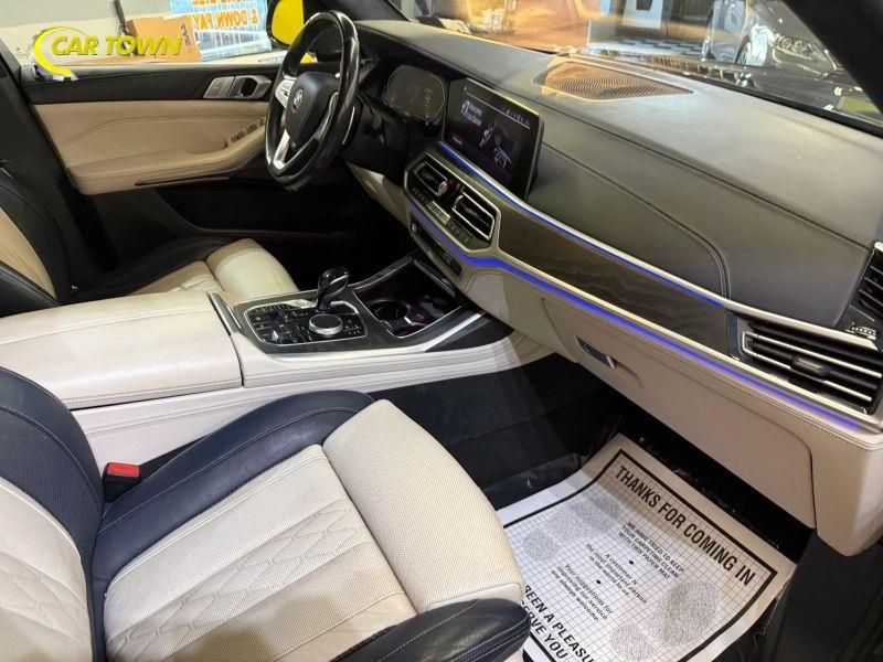 Vehicle photo 26