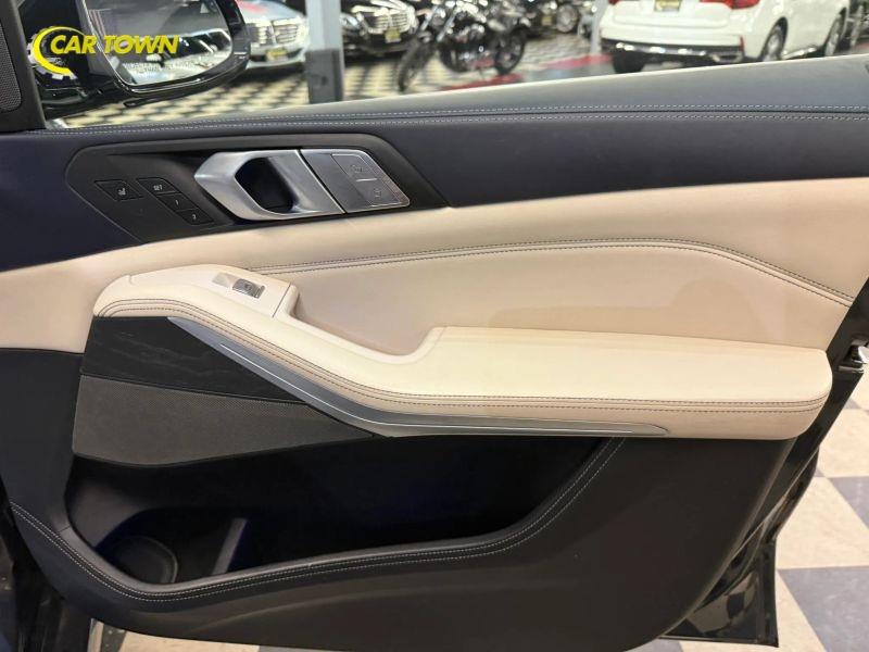 Vehicle photo 29