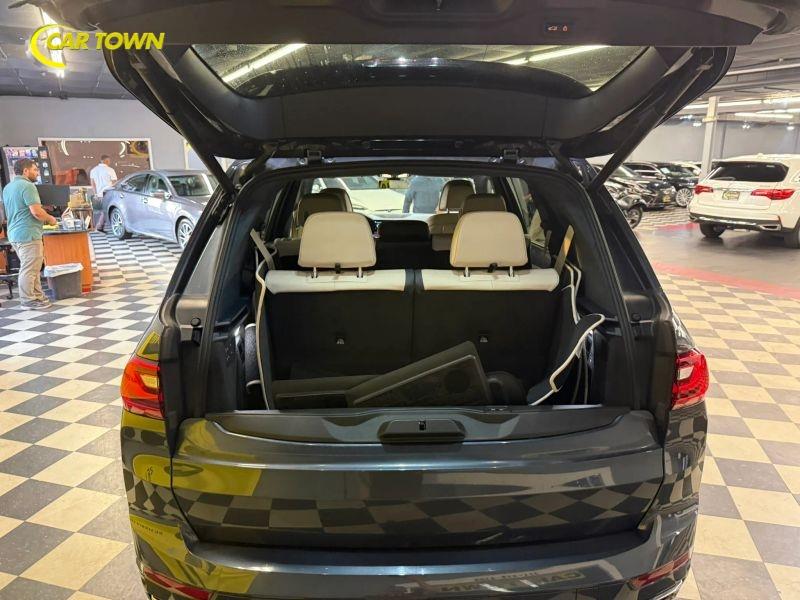 Vehicle photo 33