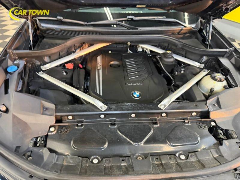 Vehicle photo 43