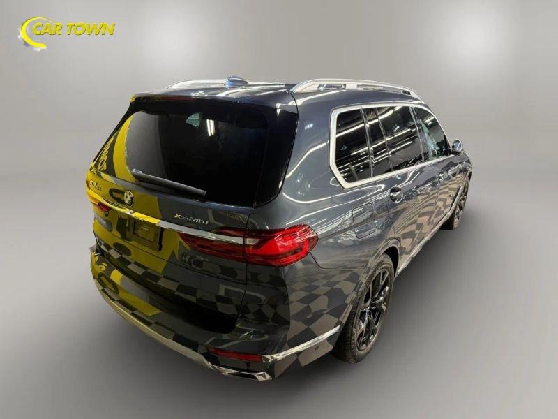 Vehicle photo 8
