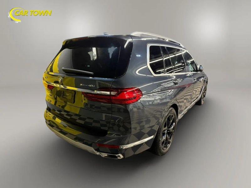 Vehicle photo 9