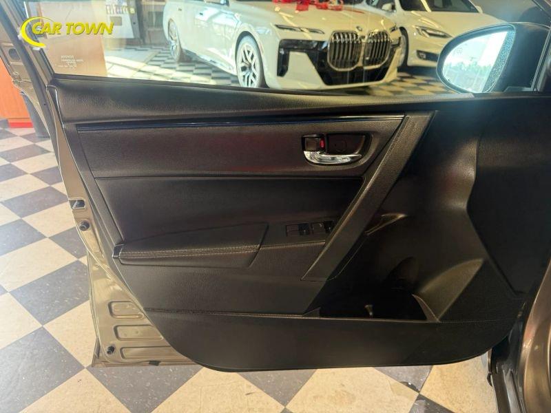 Vehicle photo 19
