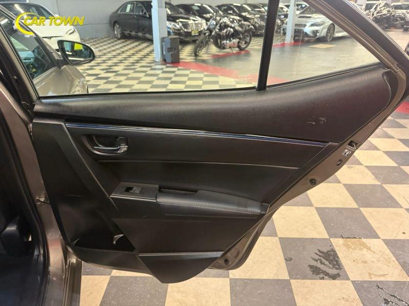 Vehicle photo 30