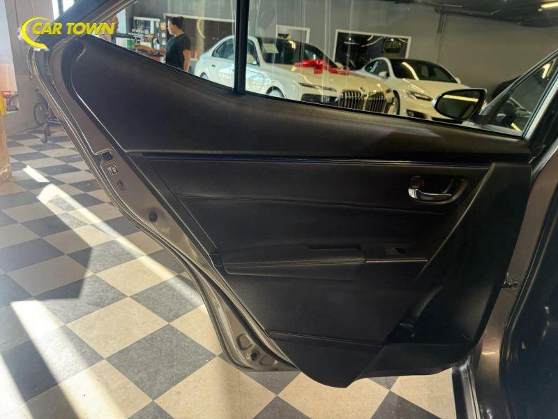 Vehicle photo 32