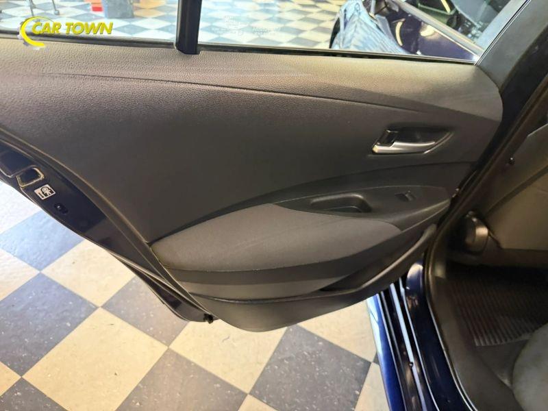 Vehicle photo 25