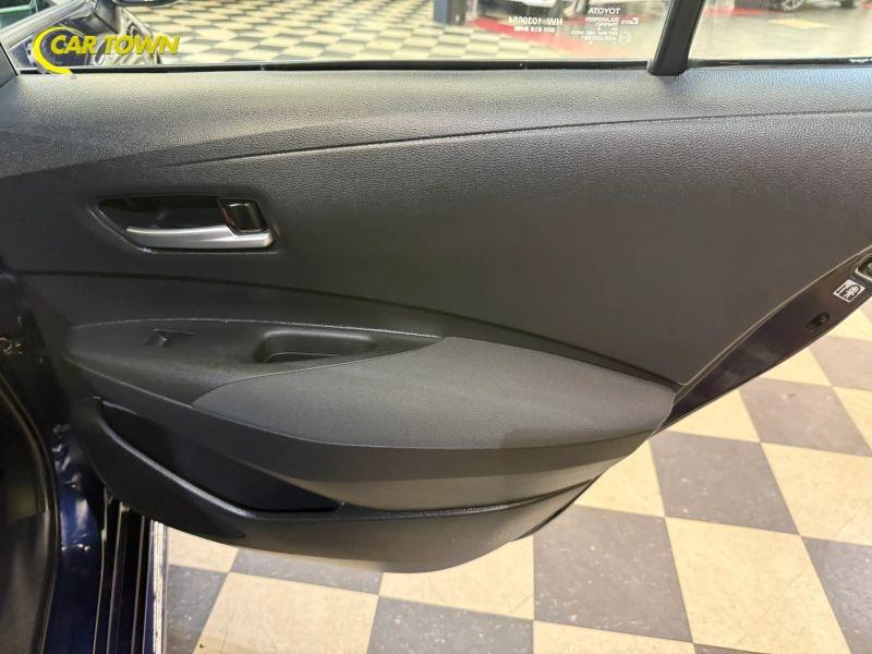 Vehicle photo 30