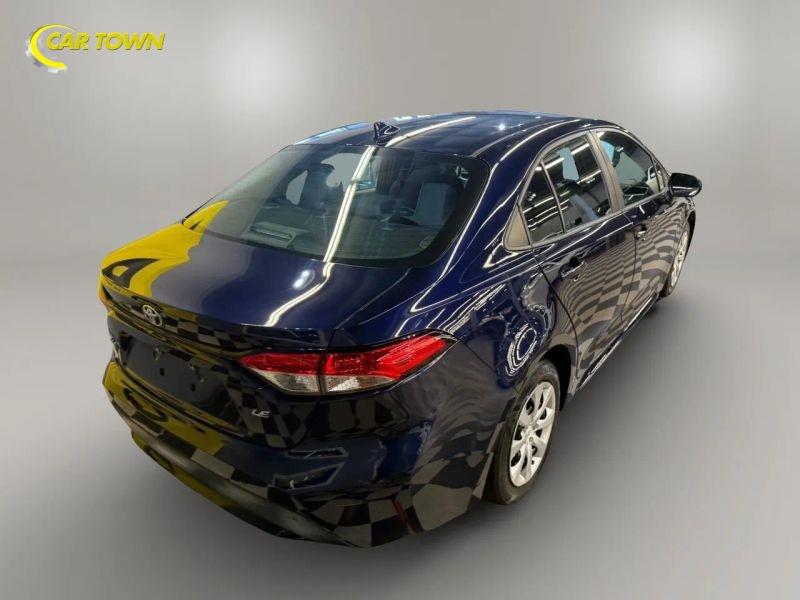 Vehicle photo 8