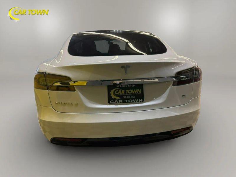 Vehicle photo 11