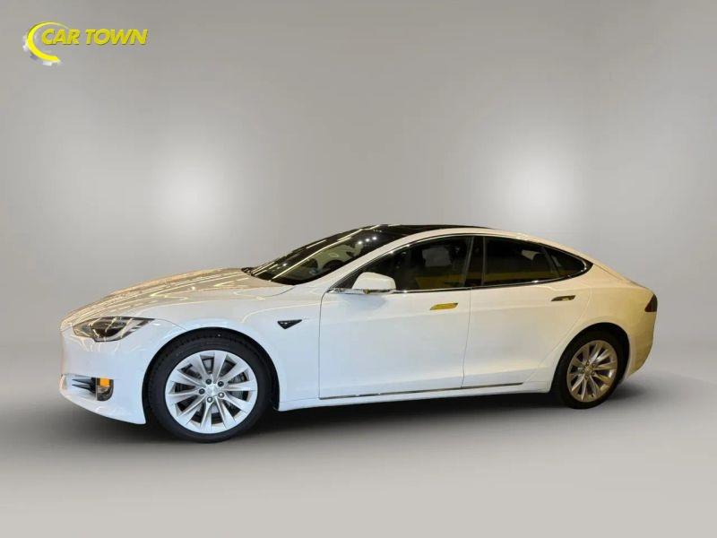 Vehicle photo 14