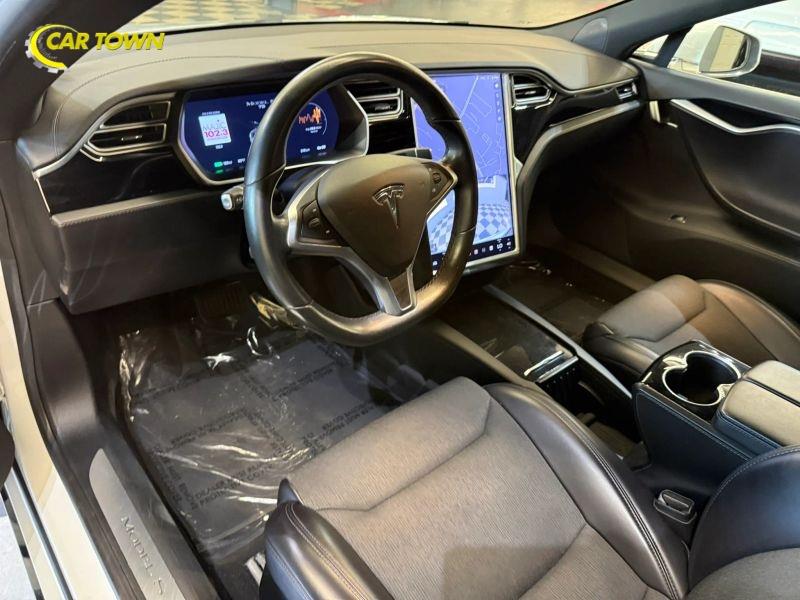 Vehicle photo 15