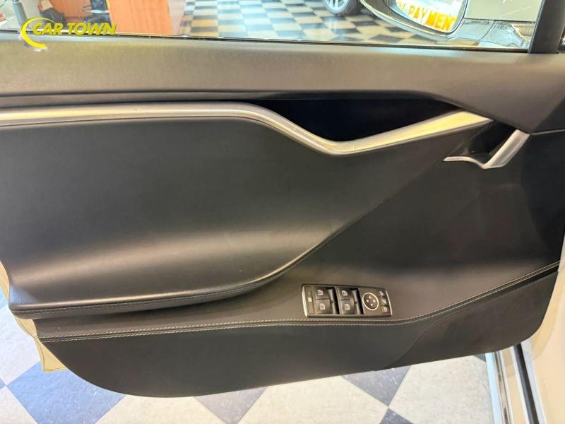 Vehicle photo 18