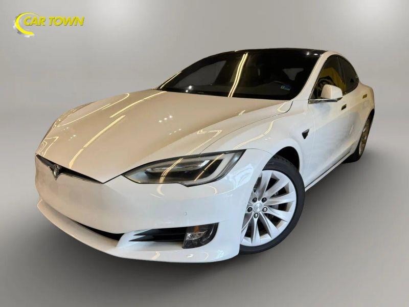 Vehicle photo 2