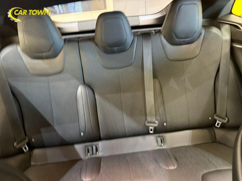 Vehicle photo 21