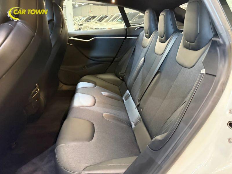 Vehicle photo 22