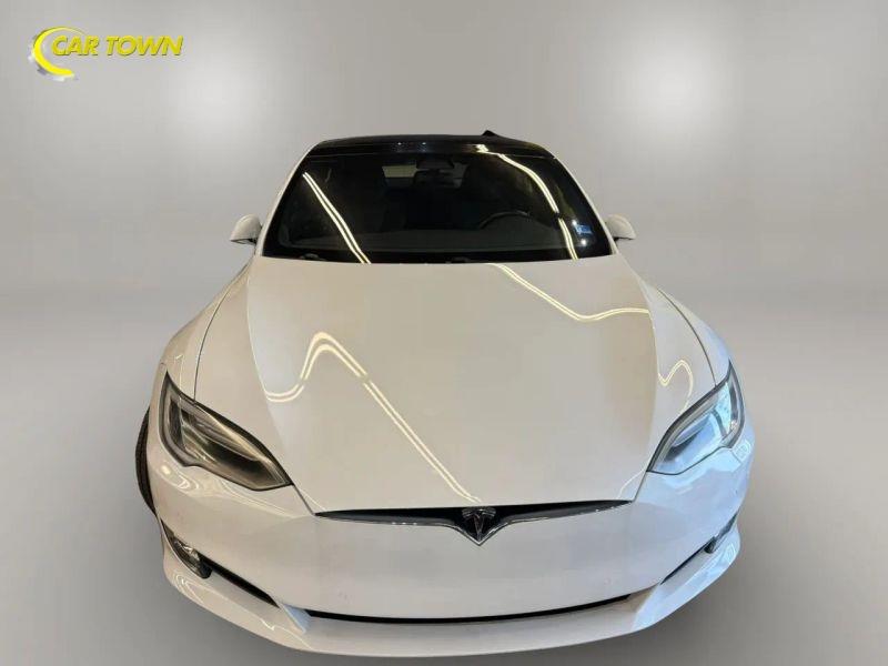 Vehicle photo 3