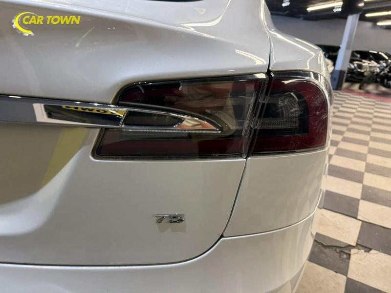 Vehicle photo 30