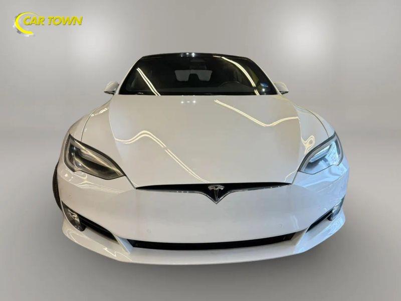 Vehicle photo 4