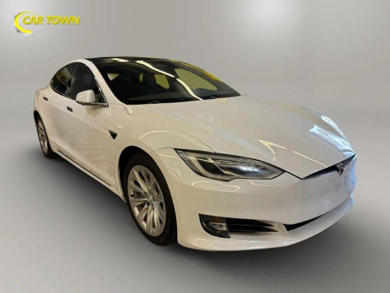 Vehicle photo 6
