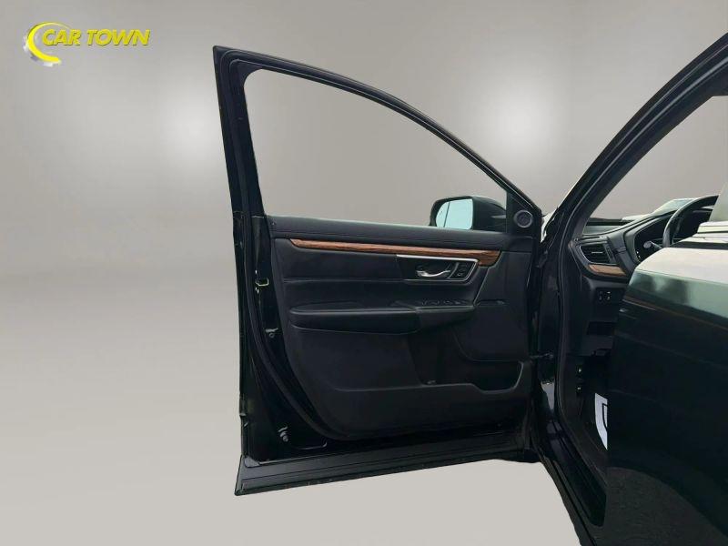 Vehicle photo 17